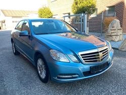 Blau Gebraucht 2011 Mercedes E250 Elegance Limousine | 10.990 € (Fairer Preis)