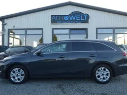 Grau Gebraucht 2023 Kia Ceed Limousine | 20.880 € (Guter Preis)