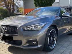 Grau Gebraucht 2016 Infiniti Q50 Limousine | 21.800 €