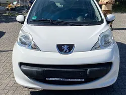 Weiß Gebraucht 2008 Peugeot 107 Filou Kleinwagen | 2.200 € (Fairer Preis)