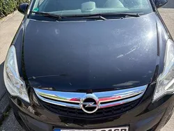 Schwarz Gebraucht 2013 Opel Corsa Active Limousine | 1.750 € (Superpreis)
