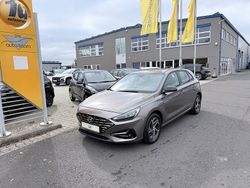 Braun Gebraucht 2021 Hyundai i30 Intro Edition Limousine | 19.900 € (Etwas zu teuer)
