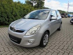 Silber Gebraucht 2010 Hyundai i20 Classic Limousine | 2.990 € (Fairer Preis)
