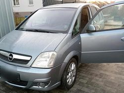 Grau Gebraucht 2008 Opel Meriva Van / Kleinbus | 2.950 € (Etwas zu teuer)