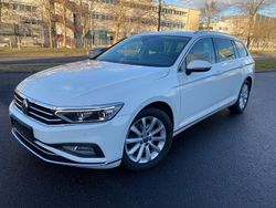 Weiß Gebraucht 2021 VW Passat Elegance Kombi | 14.950 € (Fairer Preis)