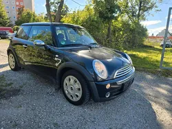 Schwarz Gebraucht 2006 Mini Cooper Seven Kleinwagen | 750 €