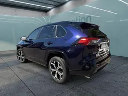 Blau Gebraucht 2021 Toyota RAV4 Hybrid SUV | 39.799 € (Teuer)