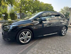 Schwarz Gebraucht 2022 BMW 220 Active Tourer M Sport Van / Kleinbus | 25.800 € (Superpreis)