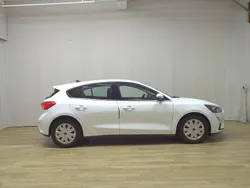 Weiss Gebraucht 2020 Ford Focus Cool & Connect Limousine | 11.980 € (Guter Preis)
