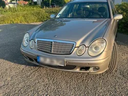 Gold Gebraucht 2003 Mercedes E220 Kombi | 2.600 €