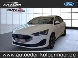 Frostweiß Gebraucht 2024 Ford Focus Titanium Limousine | 24.880 € (Fairer Preis)