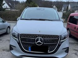 Grau Gebraucht 2025 Mercedes V250 Avantgarde Van / Kleinbus | 79.900 € (Teuer)