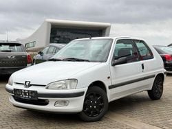 Weiß Gebraucht 1998 Peugeot 106 Kleinwagen | 1.850 € (Fairer Preis)