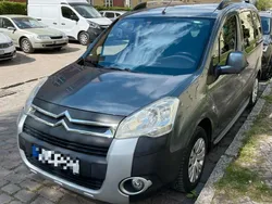 Blau Gebraucht 2011 Citroën Berlingo XTR Van / Kleinbus | 8.500 € (Teuer)