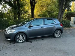 Grau Gebraucht 2010 Toyota Auris Limousine | 3.820 € (Guter Preis)