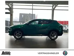 Verde montreal (metallic) Gebraucht 2022 Alfa Romeo Tonale Veloce SUV | 39.985 € (Teuer)