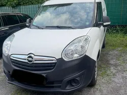 Weiß Gebraucht 2017 Opel Combo Van / Kleinbus | 4.199 € (Guter Preis)
