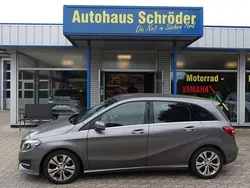 Mountaingrau Gebraucht 2016 Mercedes B200 Van / Kleinbus | 10.900 € (Superpreis)
