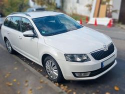 Weiß Gebraucht 2014 Skoda Octavia Kombi | 7.350 € (Guter Preis)