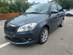 Grau Gebraucht 2014 Skoda Fabia Ambition Kombi | 5.490 € (Fairer Preis)