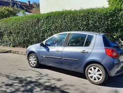 Blau Gebraucht 2008 Renault Clio II Kleinwagen | 2.300 €