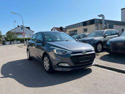 Gold Gebraucht 2017 Hyundai i20 Classic Kleinwagen | 8.900 € (Fairer Preis)