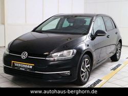 Deep black perleffekt (metallic) Gebraucht 2017 VW Golf VII Sound Limousine | 7.980 € (Fairer Preis)