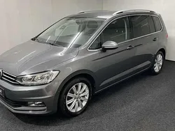Grau Gebraucht 2015 VW Touran Highline Van / Kleinbus | 16.900 € (Fairer Preis)