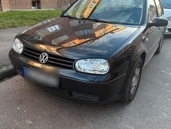 Schwarz Gebraucht 2003 VW Golf IV Kleinwagen | 1.500 € (Fairer Preis)
