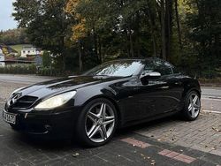 Schwarz Gebraucht 2006 Mercedes SLK350 AMG Cabrio | 18.500 €