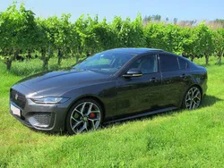 Grau Gebraucht 2023 Jaguar XE Limousine | 44.100 €