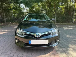 Schwarz Gebraucht 2016 Toyota Auris Hybrid Kleinwagen | 14.500 €