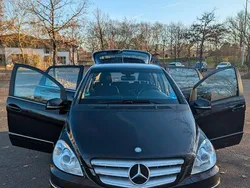 Schwarz Gebraucht 2011 Mercedes B180 Van / Kleinbus | 7.000 € (Fairer Preis)