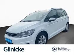 Weiß Gebraucht 2024 VW Touran Comfortline Van / Kleinbus | 30.433 € (Fairer Preis)