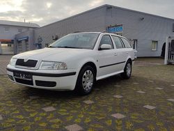 Weiß Gebraucht 2009 Skoda Octavia Tour Kombi | 3.799 € (Fairer Preis)