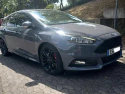 Grau Gebraucht 2017 Ford Focus Performance Edition Limousine | 16.900 € (Guter Preis)