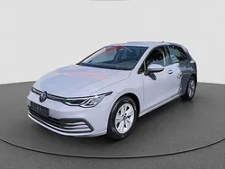 Mondsteingrau Gebraucht 2024 VW Golf VIII Life | 25.541 € (Guter Preis)