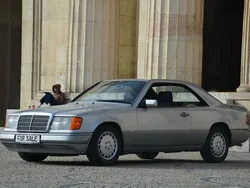 Silber Gebraucht 1992 Mercedes E300 Coupé | 16.888 €
