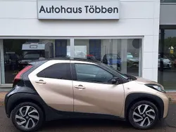 Ginger beige Gebraucht 2023 Toyota Aygo Pulse Kleinwagen | 17.450 € (Fairer Preis)