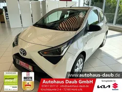 Weiss Gebraucht 2020 Toyota Aygo Kleinwagen | 9.980 € (Etwas zu teuer)