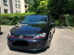 Schwarz Gebraucht 2016 VW Golf VII GTI Kleinwagen | 18.299 €