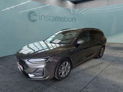 Grau Gebraucht 2023 Ford Focus ST-Line Kombi | 26.199 € (Fairer Preis)