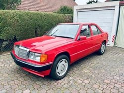 Rot Gebraucht 1987 Mercedes 190 Limousine | 4.900 €