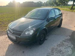 Grün Gebraucht 2005 Opel Astra Kleinwagen | 2.000 € (Fairer Preis)