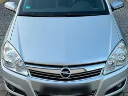 Silber Gebraucht 2009 Opel Astra Kombi | 2.200 € (Guter Preis)