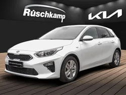 Wd) cararraweiss (weiss Gebraucht 2021 Kia Ceed Vision Limousine | 17.280 € (Fairer Preis)