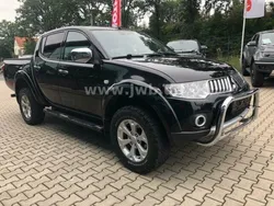 Schwarz metallic Gebraucht 2011 Mitsubishi L200 Intense Abholung | 11.870 € (Fairer Preis)