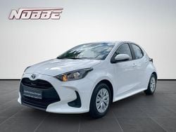 Schneeweiß Gebraucht 2023 Toyota Yaris Hybrid Comfort Kleinwagen | 19.980 € (Fairer Preis)