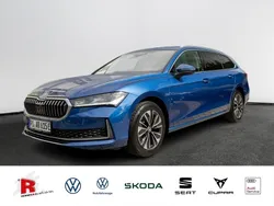 Atlantikblau metallic Gebraucht 2024 Skoda Superb Selection Kombi | 46.990 €