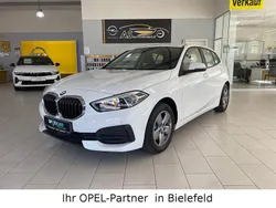 Alpinweiss iii Gebraucht 2022 BMW 118 Advantage Kleinwagen | 23.990 € (Fairer Preis)